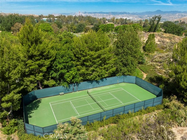 26800 Fairlain Drive, Valencia CA: https://media.crmls.org/medias/be5a64a3-4575-4532-894d-321eecb05d77.jpg