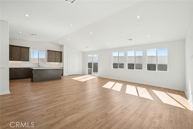 41810 Castello Lane, Palmdale CA: https://media.crmls.org/medias/be5c02a5-f8b8-426f-9c25-87cf7192fcd8.jpg