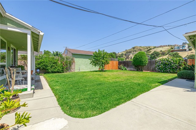 Detail Gallery Image 16 of 31 For 8404 Glenoaks Bld, Sun Valley,  CA 91352 - 3 Beds | 2 Baths