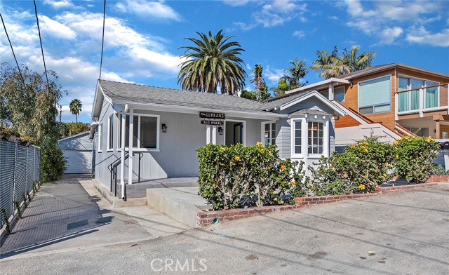 Detail Gallery Image 3 of 20 For 260 Pearl St, Laguna Beach,  CA 92651 - 3 Beds | 2 Baths