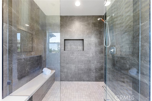 Detail Gallery Image 37 of 75 For 27 Alessio, Lake Forest,  CA 92630 - 5 Beds | 4/2 Baths