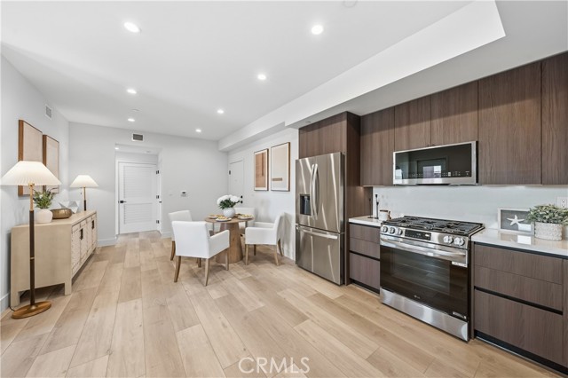 Detail Gallery Image 5 of 26 For 150 S Oak Knoll Ave #105,  Pasadena,  CA 91101 - 2 Beds | 2 Baths