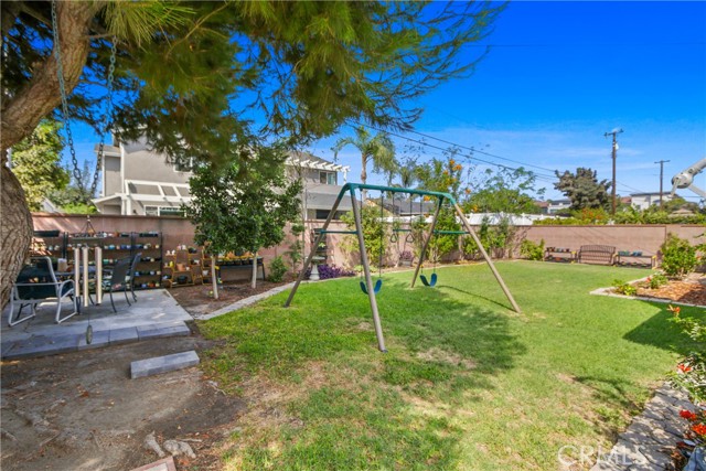 11051 Tarawa Drive, Los Alamitos CA: https://media.crmls.org/medias/be6013d8-0c9d-469d-ac14-6615063a4eeb.jpg
