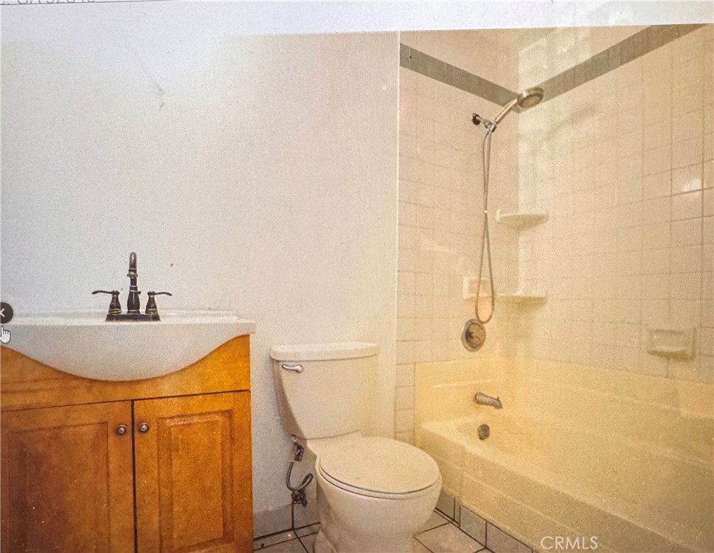 https://media.crmls.org/medias/be60641c-f0d2-4bb9-81d1-62e3350e720e.jpg?preset=X-Large