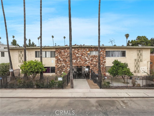 601 W 82nd Street, Los Angeles CA: https://media.crmls.org/medias/be608f5d-b399-45c4-a886-7c7aaf224162.jpg