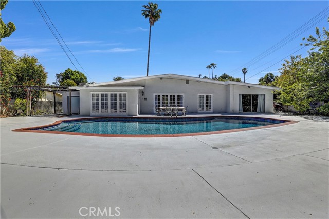 5115 Boda Pl, Woodland Hills CA: https://media.crmls.org/medias/be612d92-57f7-48e5-8b5c-a52379aee554.jpg