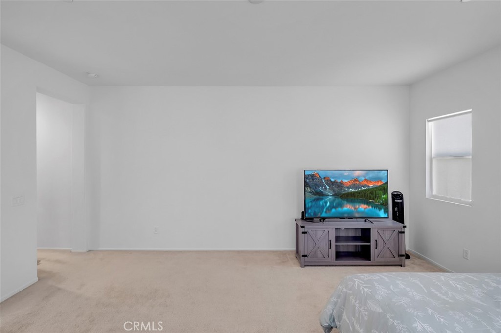 https://media.crmls.org/medias/be61438f-0045-4172-92ce-2afe44902f9a.jpg?preset=X-Large