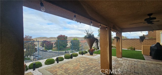 2727 Goldenrain Street, Palmdale CA: https://media.crmls.org/medias/be61d18c-a1c4-486a-81b7-e22cbcd378a0.jpg