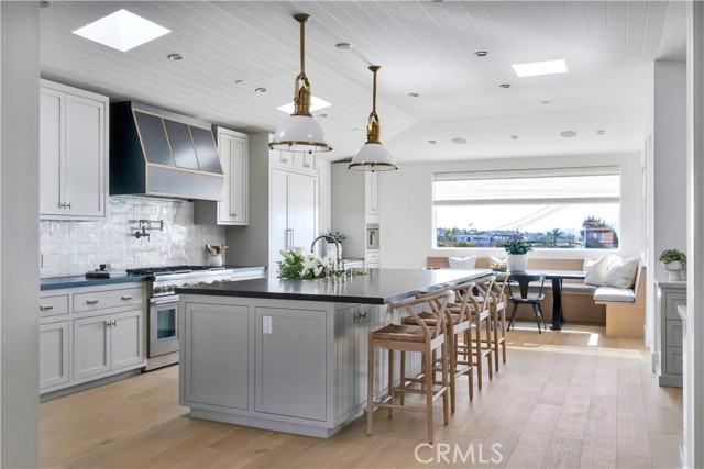 Detail Gallery Image 4 of 49 For 620 12th Street, Manhattan Beach,  CA 90266 - 5 Beds | 4/1 Baths