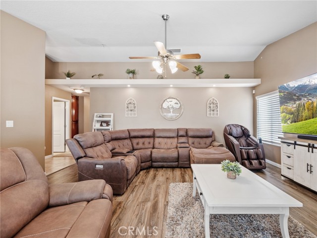 15454 Mustang Avenue, Apple Valley CA: https://media.crmls.org/medias/be631bdc-c32a-4229-b94f-667d61349daf.jpg