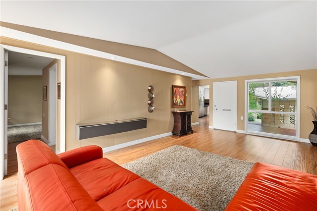 Detail Gallery Image 2 of 34 For 141 Avenida Majorca #B,  Laguna Woods,  CA 92637 - 2 Beds | 1/1 Baths