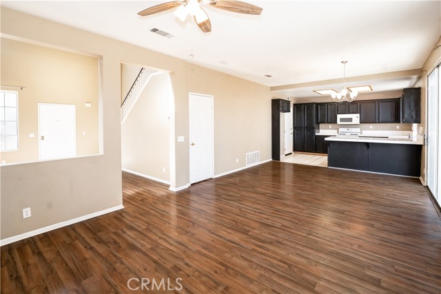 Detail Gallery Image 9 of 39 For 323 Camden Ct, Corona,  CA 92879 - 3 Beds | 2/1 Baths