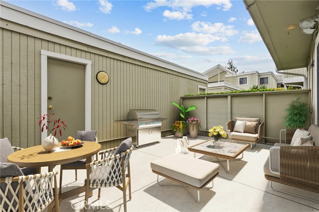 Detail Gallery Image 10 of 24 For 22123 Burbank Blvd #2, Woodland Hills,  CA 91367 - 3 Beds | 2/1 Baths