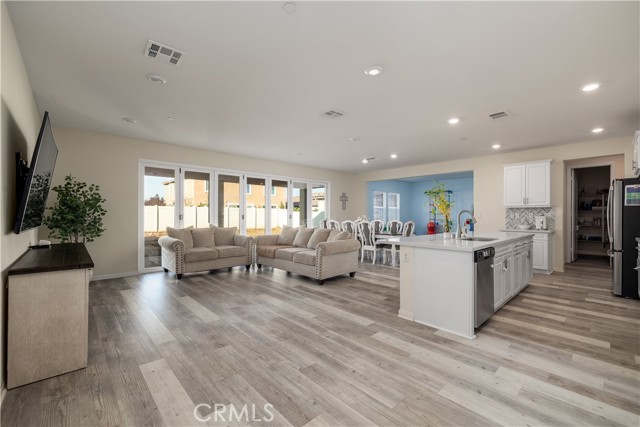 Detail Gallery Image 2 of 24 For 30538 Oasis Rd., Murrieta,  CA 92563 - 5 Beds | 3 Baths