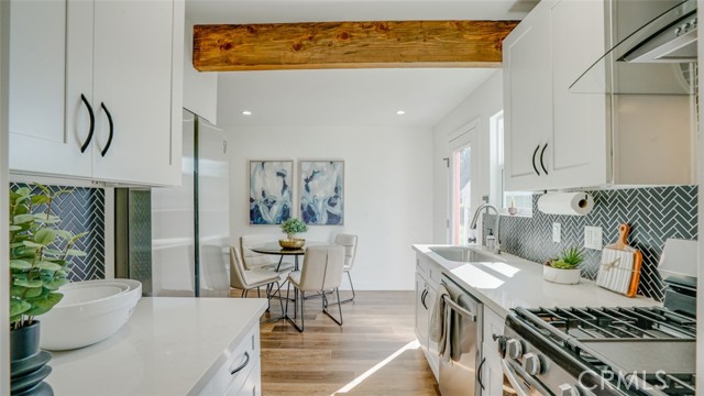 231 W Cedar Avenue, Burbank CA: https://media.crmls.org/medias/be65531f-9312-4241-9249-989af7f86180.jpg