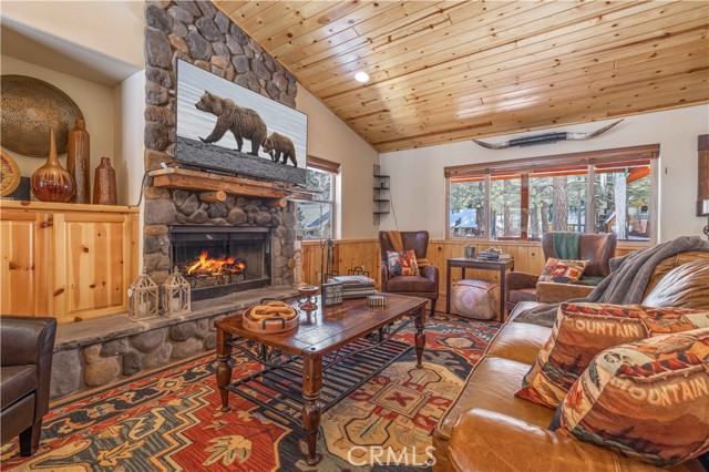 Detail Gallery Image 10 of 65 For 424 Mountainaire Ln, Big Bear Lake,  CA 92315 - 3 Beds | 2 Baths