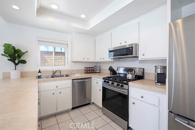 Detail Gallery Image 8 of 49 For 203 Cedar St a & B,  Newport Beach,  CA 92663 - 4 Beds | 3 Baths