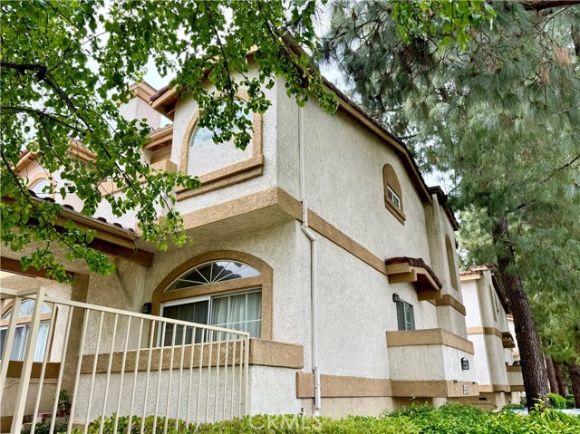 Detail Gallery Image 1 of 17 For 19950 Sherman Way a,  Winnetka,  CA 91306 - 3 Beds | 3/1 Baths