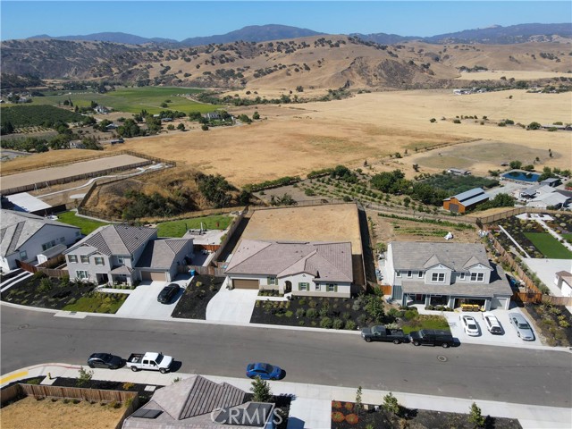 208 Luna Way, Hollister CA: https://media.crmls.org/medias/be6710f8-f176-47d7-9d31-e670b81809a6.jpg