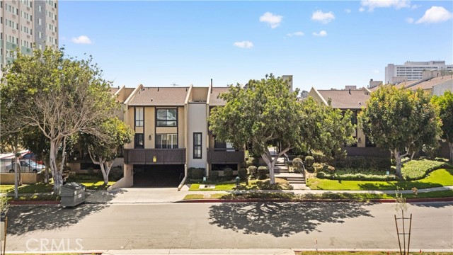 Detail Gallery Image 2 of 57 For 3520 Maricopa #1,  Torrance,  CA 90503 - 3 Beds | 3 Baths