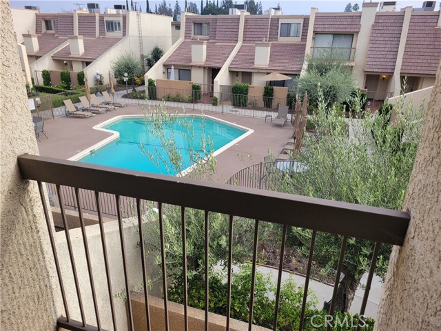18405 #C Collins Street, Tarzana CA: https://media.crmls.org/medias/be67a833-04fd-4816-a27f-7bada6768d84.jpg