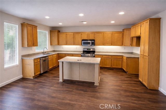 Detail Gallery Image 2 of 7 For 11971 Limestone Ct, Yucaipa,  CA 92399 - 3 Beds | 2/1 Baths