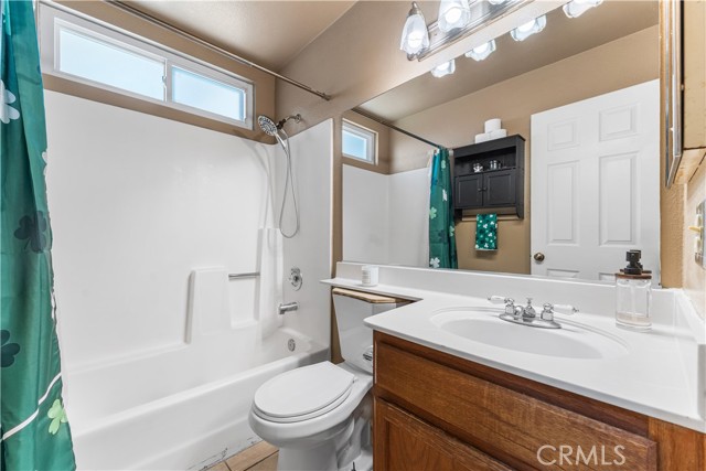 Detail Gallery Image 16 of 34 For 44200 Gillan Ave, Lancaster,  CA 93535 - 4 Beds | 3 Baths