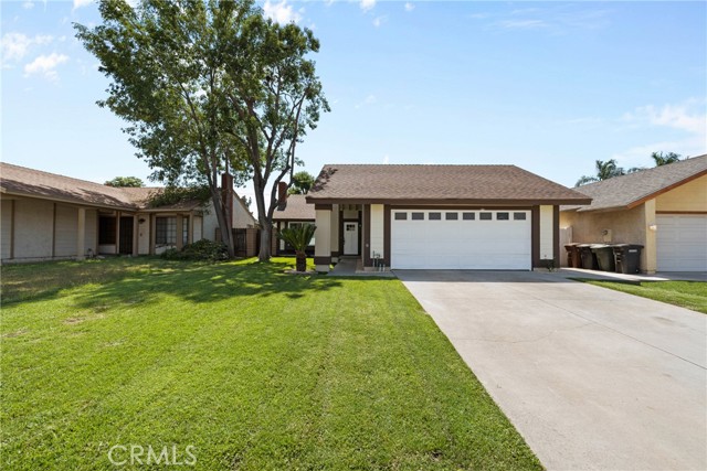 815 Pepperwood Street, Colton CA: https://media.crmls.org/medias/be697a2d-9edf-4abd-8001-8c4f081fb63e.jpg