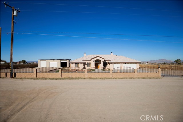 Detail Gallery Image 13 of 48 For 11830 Joshua Dell Rd, Victorville,  CA 92371 - 3 Beds | 2 Baths