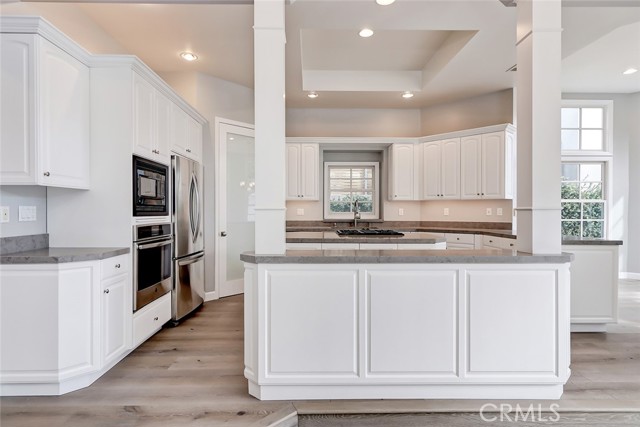 576 27th Street, Manhattan Beach CA: https://media.crmls.org/medias/be6b43e2-fbdd-4ee8-8eab-0a3441c2393c.jpg