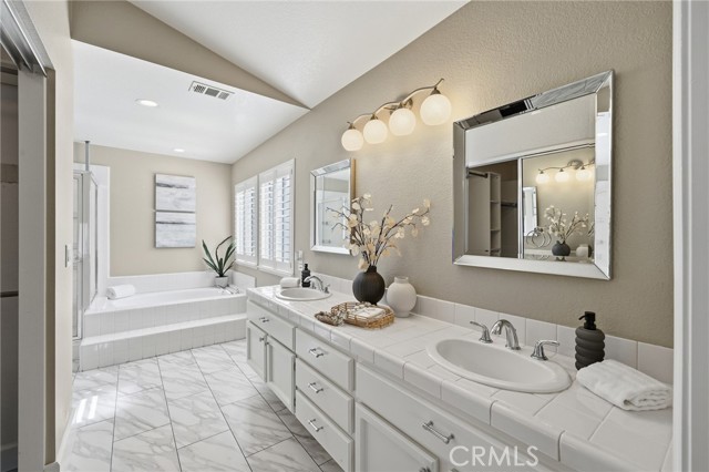 17350 Summer Oak Pl, Yorba Linda CA: https://media.crmls.org/medias/be6b94e6-41be-4759-b7ae-af08930c0456.jpg
