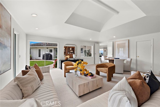 Detail Gallery Image 16 of 61 For 2519 Harbor View Dr, Corona Del Mar,  CA 92625 - 4 Beds | 2/1 Baths