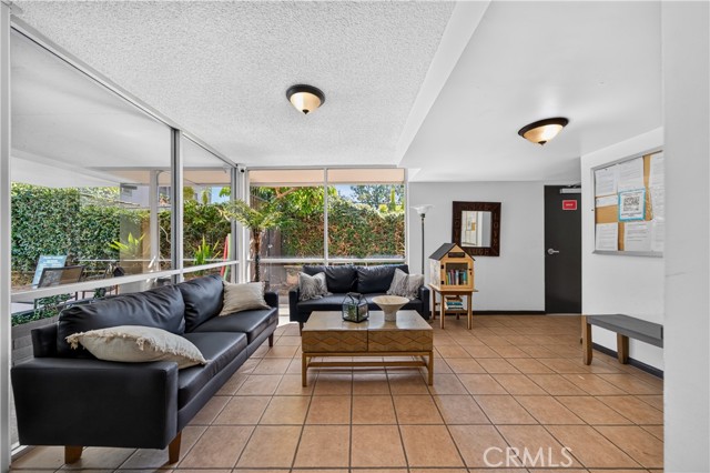 1061 Park Avenue, 306 photo 23
