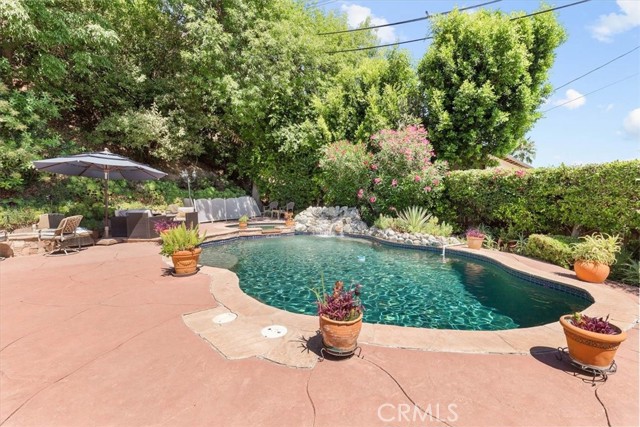 Detail Gallery Image 1 of 33 For 17861 Cathedral Pl, Encino,  CA 91316 - 3 Beds | 3 Baths