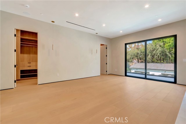 Detail Gallery Image 15 of 21 For 5149 Beeman Ave, Valley Village,  CA 91607 - 6 Beds | 6 Baths