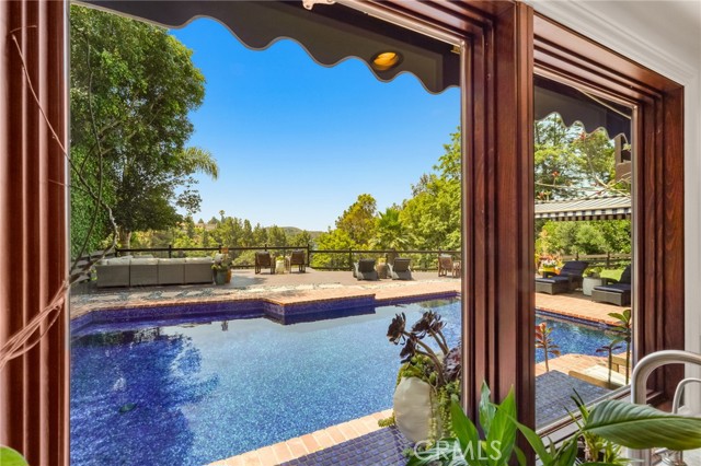 6312 Tahoe Drive, Los Angeles CA: https://media.crmls.org/medias/be6d6e15-a6ad-46fd-87d4-02b5350723a1.jpg