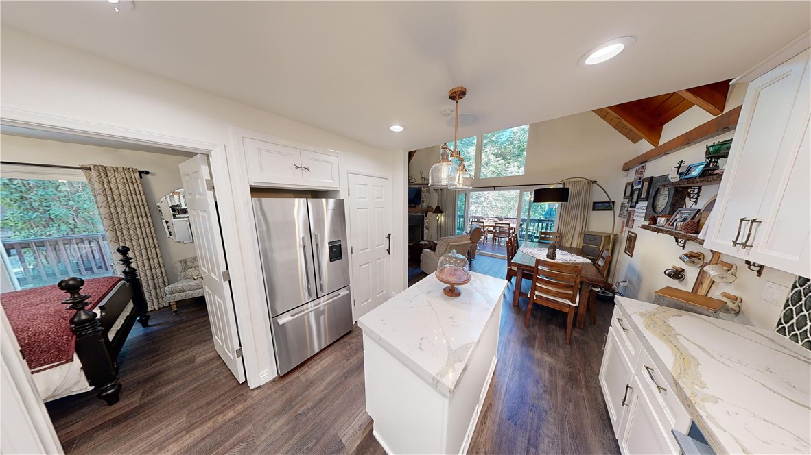 Detail Gallery Image 15 of 37 For 27942 Rainbow Dr, Lake Arrowhead,  CA 92352 - 3 Beds | 3/1 Baths