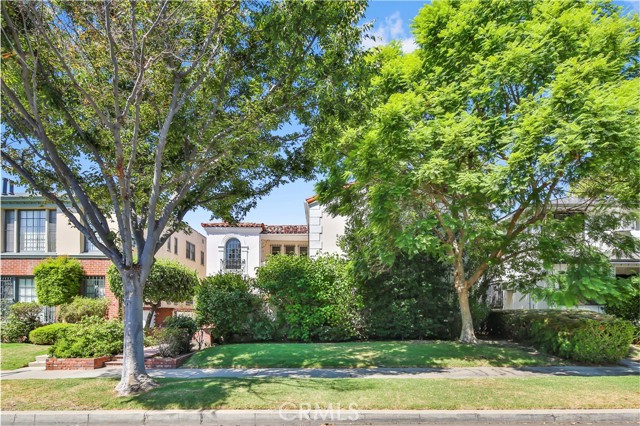 205 South Reeves Drive photo 3