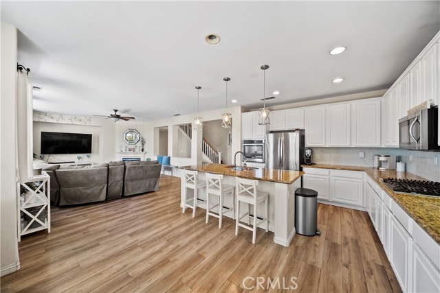 Detail Gallery Image 4 of 17 For 13413 Pelican Peak Ct, Corona,  CA 92880 - 4 Beds | 3 Baths