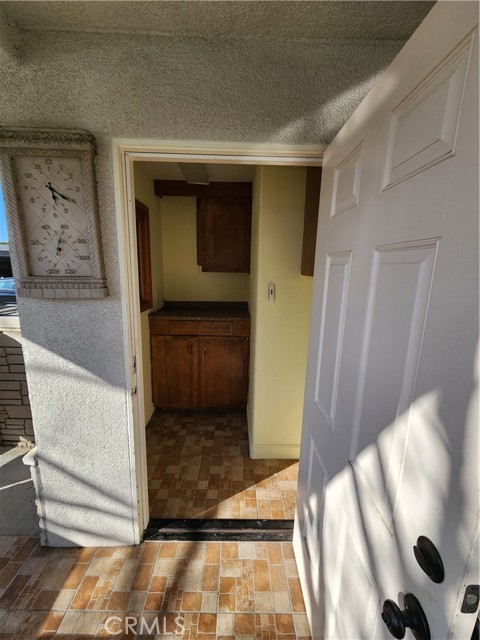 1921 St John Rd, Seal Beach CA: https://media.crmls.org/medias/be6f96cd-92f0-42bc-b507-f561b7a0ca77.jpg