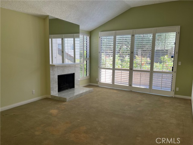 Detail Gallery Image 9 of 27 For 21801 Burbank #83,  Woodland Hills,  CA 91367 - 4 Beds | 3 Baths