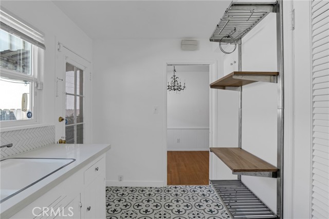 5424 Kester Avenue photo 8