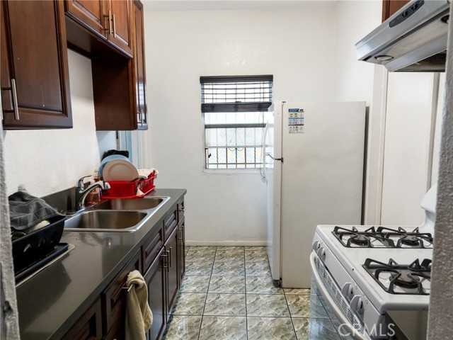 7714 S Broadway, Los Angeles CA: https://media.crmls.org/medias/be702ca8-0059-4760-a827-417d58ed29de.jpg