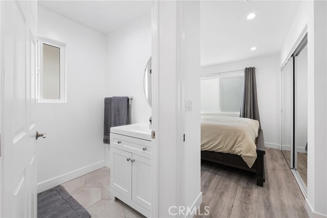 18017 Collins Street, Encino CA: https://media.crmls.org/medias/be70a432-58a6-424b-93f9-177370e6dec1.jpg