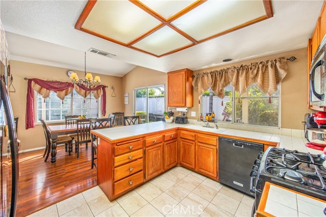 Detail Gallery Image 9 of 32 For 210 Auburn Ct, Redlands,  CA 92374 - 3 Beds | 2 Baths