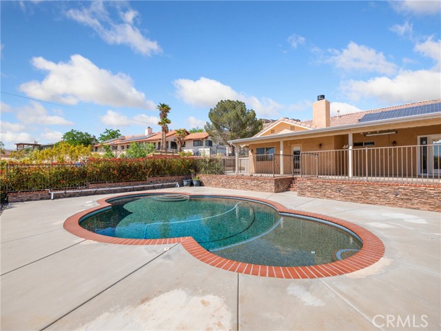 Detail Gallery Image 4 of 73 For 16540 Tao Rd, Apple Valley,  CA 92307 - 4 Beds | 3 Baths
