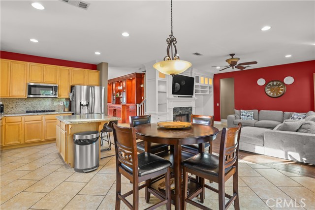 Detail Gallery Image 11 of 72 For 29724 Castlebury, Castaic,  CA 91384 - 4 Beds | 3 Baths