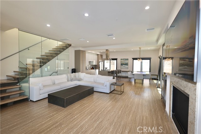 Detail Gallery Image 2 of 20 For 18703 Redwing St, Tarzana,  CA 91356 - 3 Beds | 2/1 Baths