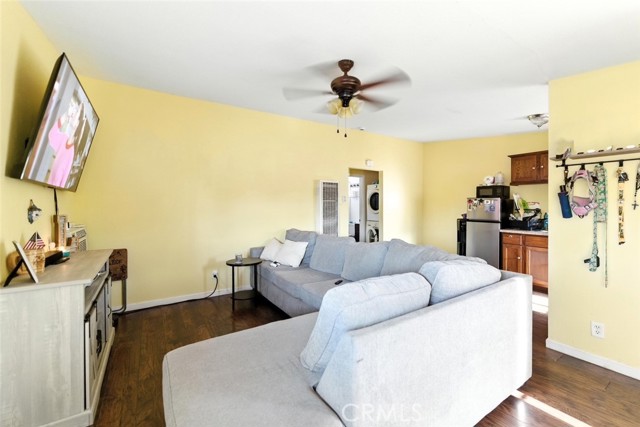 8876 Cypress Avenue, Riverside CA: https://media.crmls.org/medias/be7241bc-7c72-41a4-bea0-2bf5b88312fc.jpg