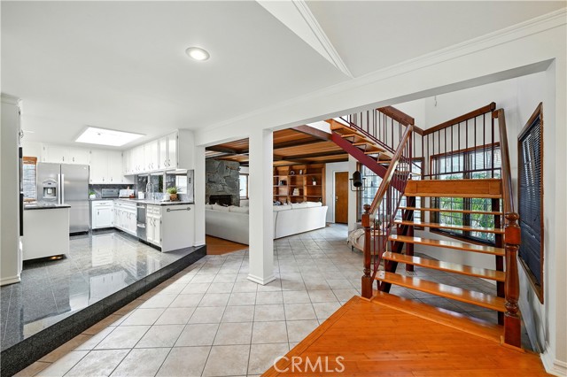 Detail Gallery Image 7 of 33 For 5300 E Appian Way, Long Beach,  CA 90803 - 3 Beds | 2 Baths
